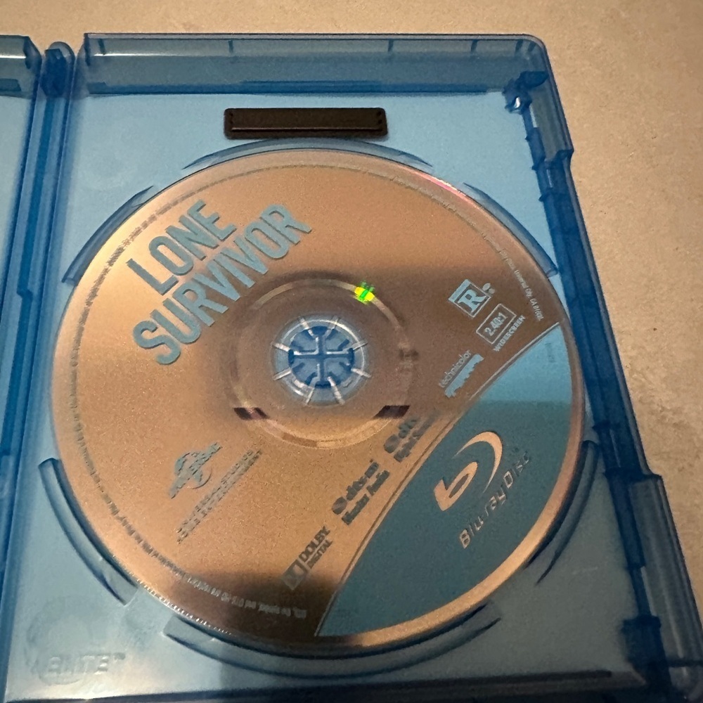 Lone Survivor (Blu-ray + DVD + Digital) Pre Owned - Picture 4 of 4